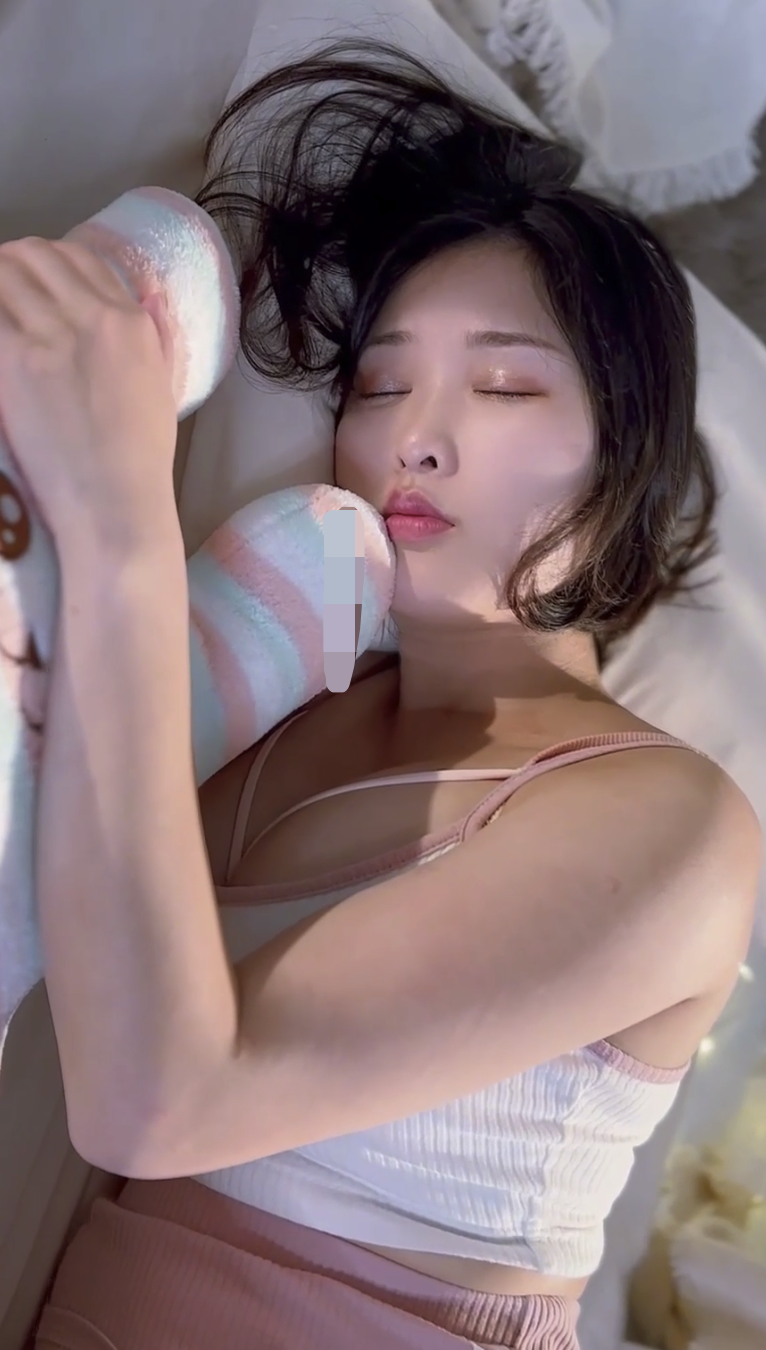 网红美女情趣自拍挑逗视频 粉嫩小穴含苞待放 圆润巨乳更是一绝！8