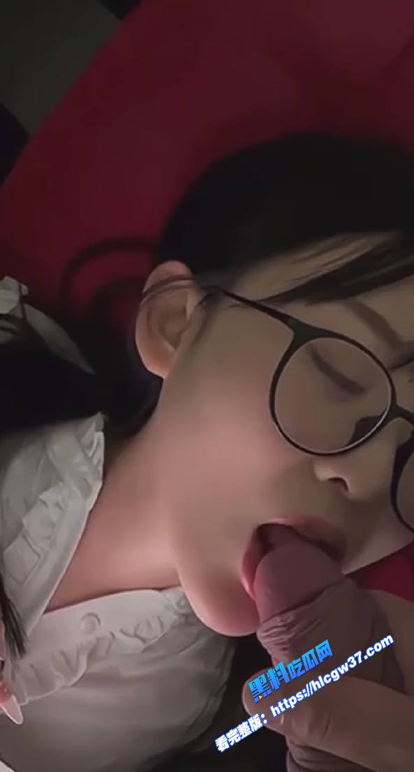 泰国极品大学生妹子被富二代调教的非常听话喜欢吃鸡口交就这舌头舔来舔去的你能坚持多久 图9 泰国极品大学生妹子被富二代调教的非常听话喜欢吃鸡口交就这舌头舔来舔去的你能坚持多久 图9