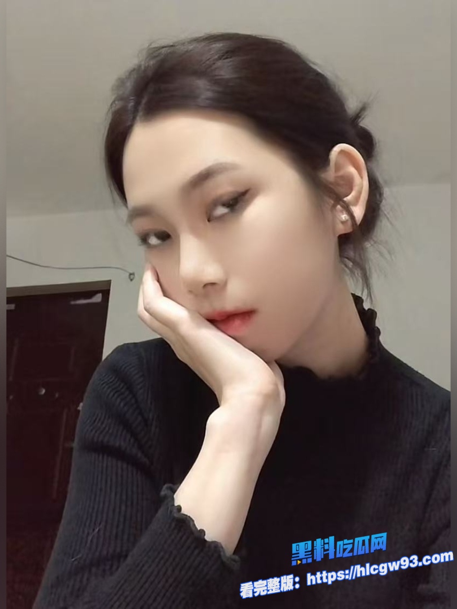 大奶眼镜美女与男友家中激情性爱自拍 4 大奶眼镜美女与男友家中激情性爱自拍 4