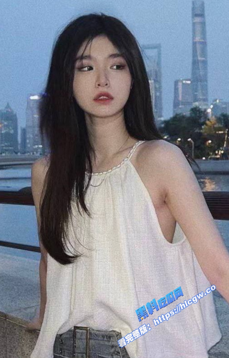 瓜友真实投稿！公司团建后送同事回家强操她不拒，演变成炮友，下班常去她家激战，最爱后入狂操她的狂野姿势！图1