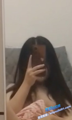 重庆工商职业学院18岁嫩妹 琪琪  小美女喜欢在家自拍抠逼自慰！