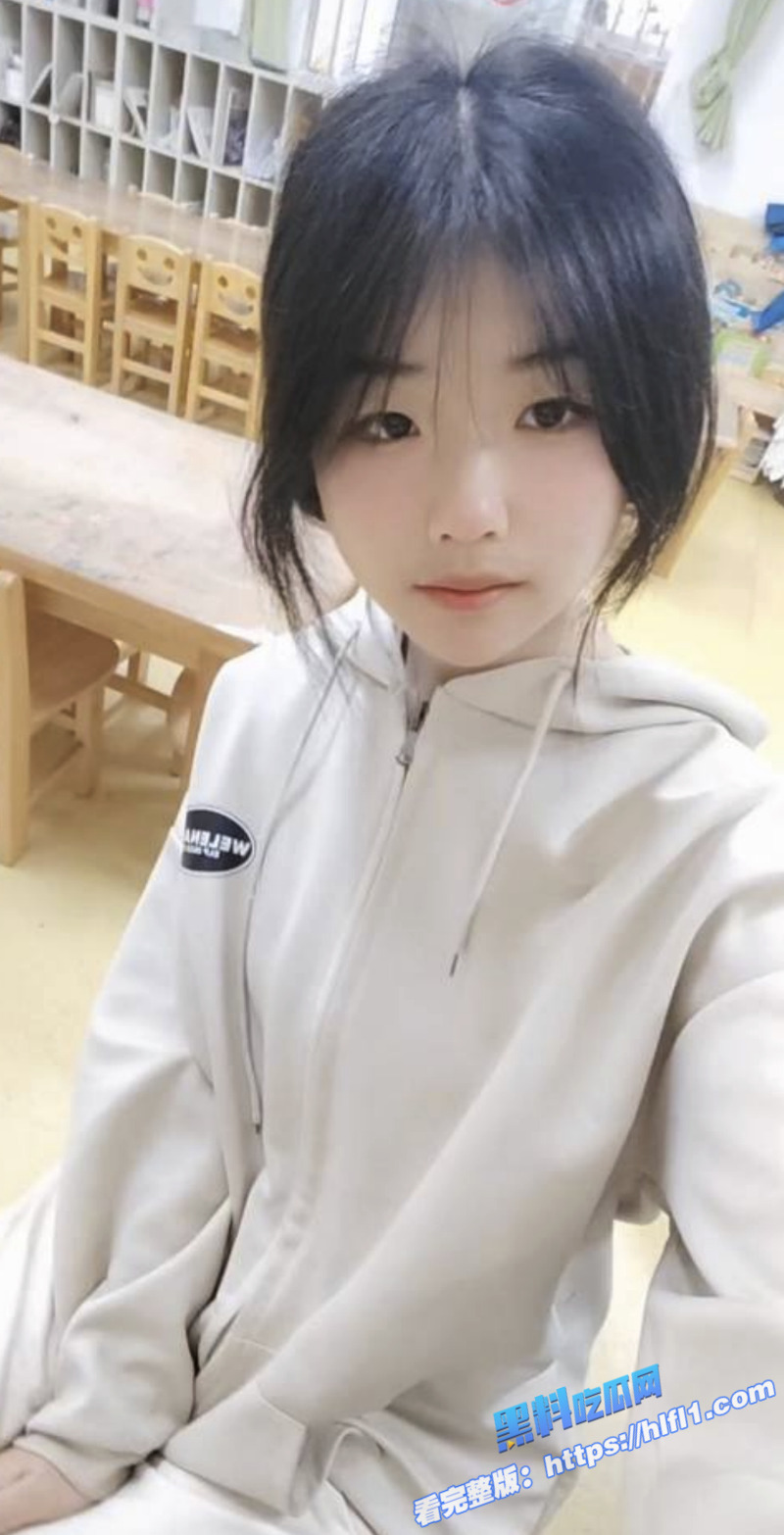 重庆工商职业学院18岁嫩妹 琪琪  小美女喜欢在家自拍抠逼自慰！