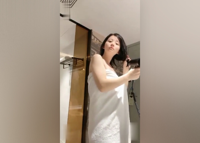 零零后女神颜值学生妹与男友大尺度私拍视频泄漏主动女上位骑乘鸡巴塞进骚穴一脸满足模样母狗做派尽显3