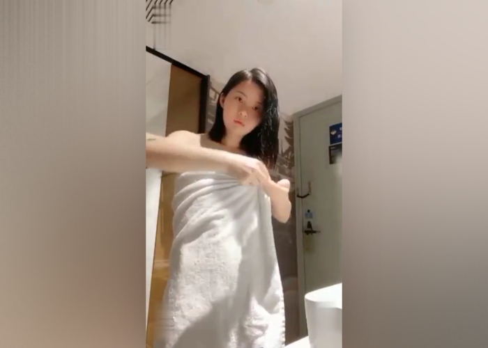 零零后女神颜值学生妹与男友大尺度私拍视频泄漏主动女上位骑乘鸡巴塞进骚穴一脸满足模样母狗做派尽显9
