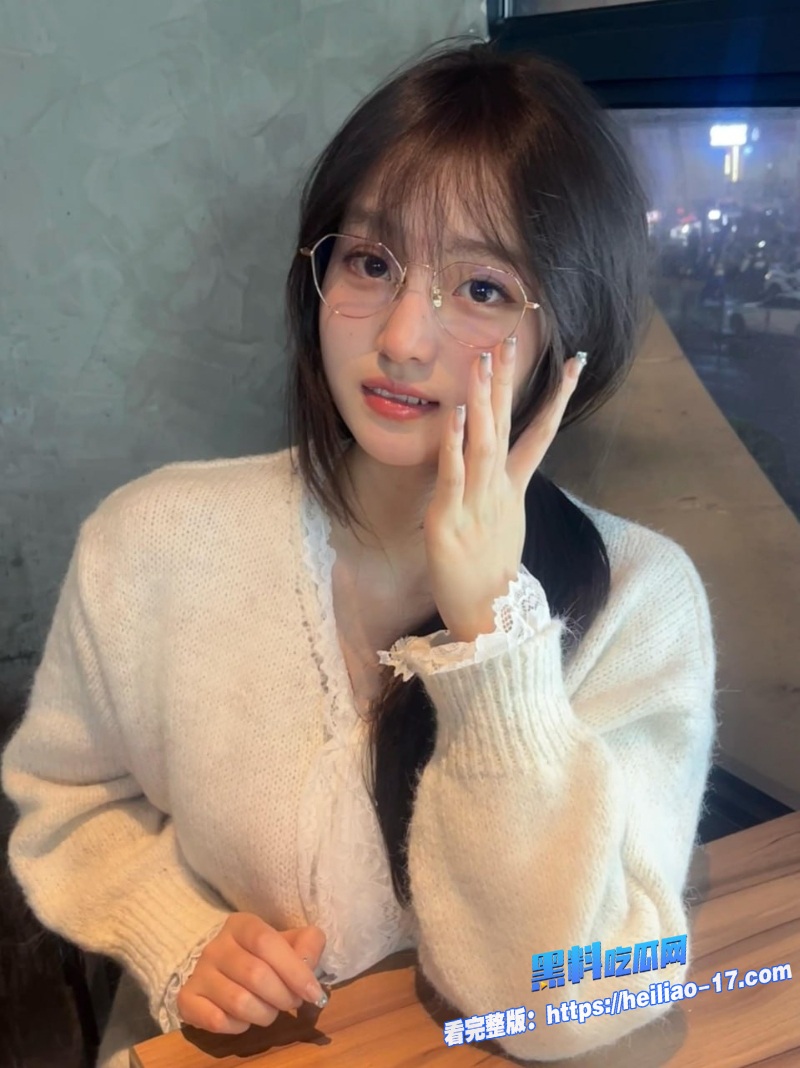 厦门反差女神何晓凡出租屋不雅视频曝光 2 厦门反差女神何晓凡出租屋不雅视频曝光 2