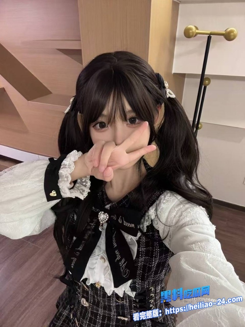父女乱伦禁忌之夜女儿插狐狸尾巴翘臀求操老爸撕裂黑丝疯狂后入主动口交足交浪叫不停 3