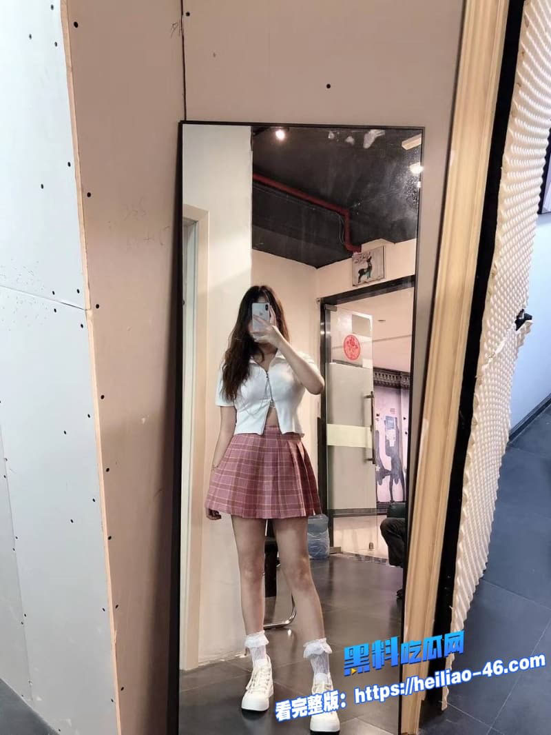 广西财政学院校花杜妲与男友不雅视频流出身穿性感女仆装被男友后入打桩看的小编忍不住的想打一发10