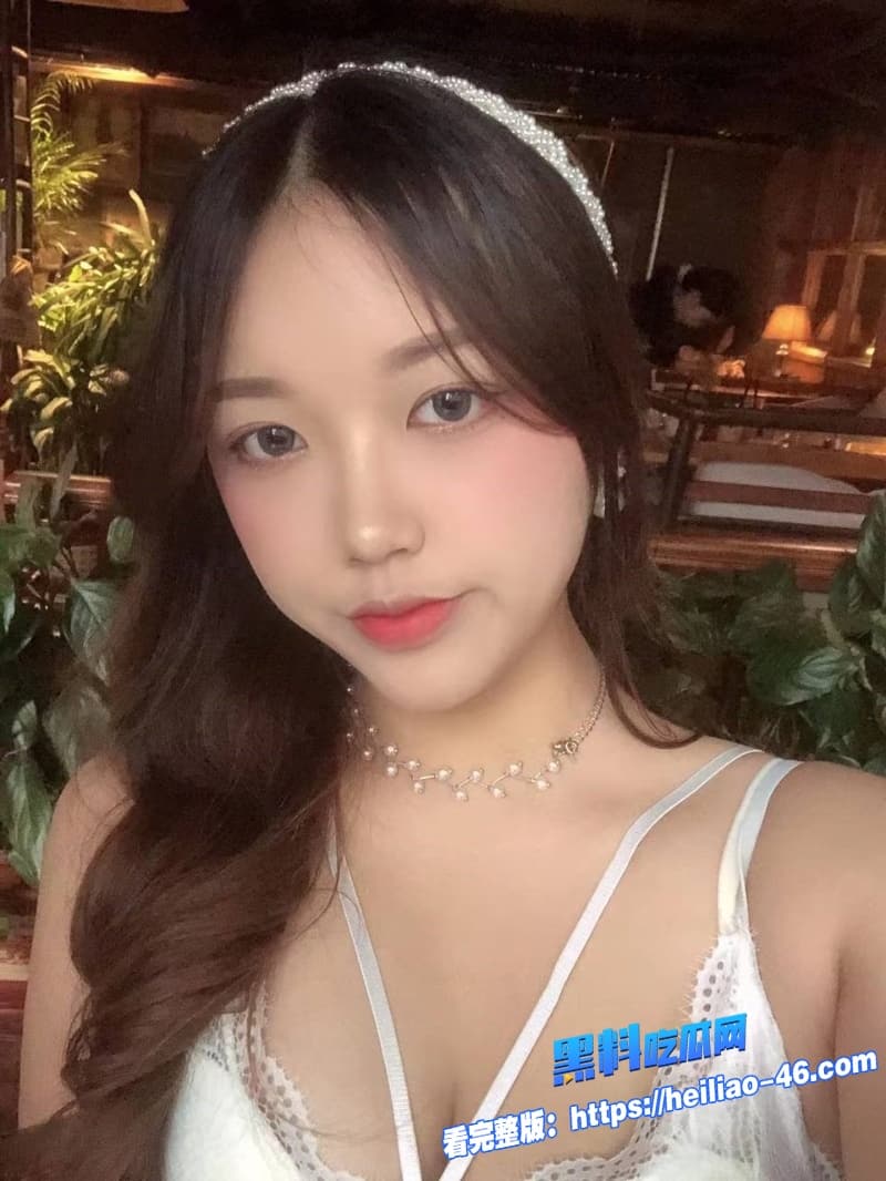 广西财政学院校花杜妲与男友不雅视频流出身穿性感女仆装被男友后入打桩看的小编忍不住的想打一发12