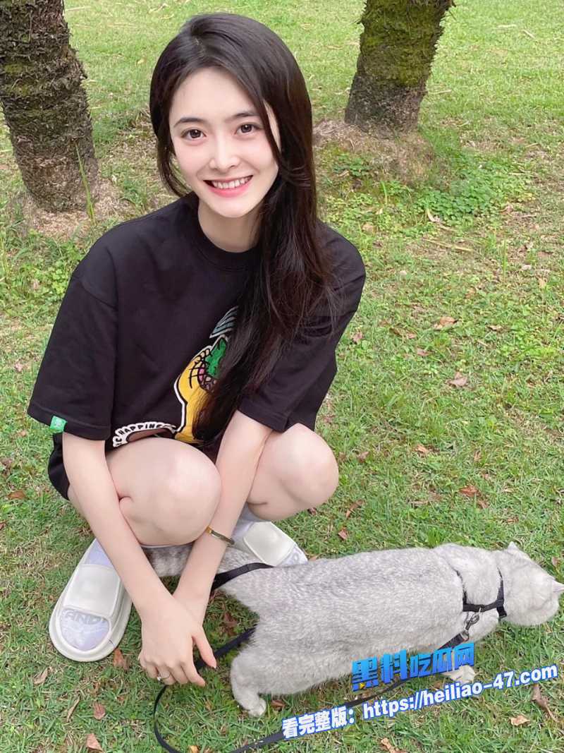 海角乱伦禽兽哥哥趁妹妹熟睡时强行插入狂干亲妹粉嫩小穴丝毫不顾兄妹情分3