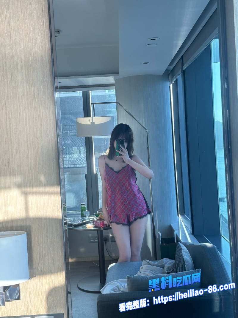 高颜值巨乳留学生张颂嘉慧13