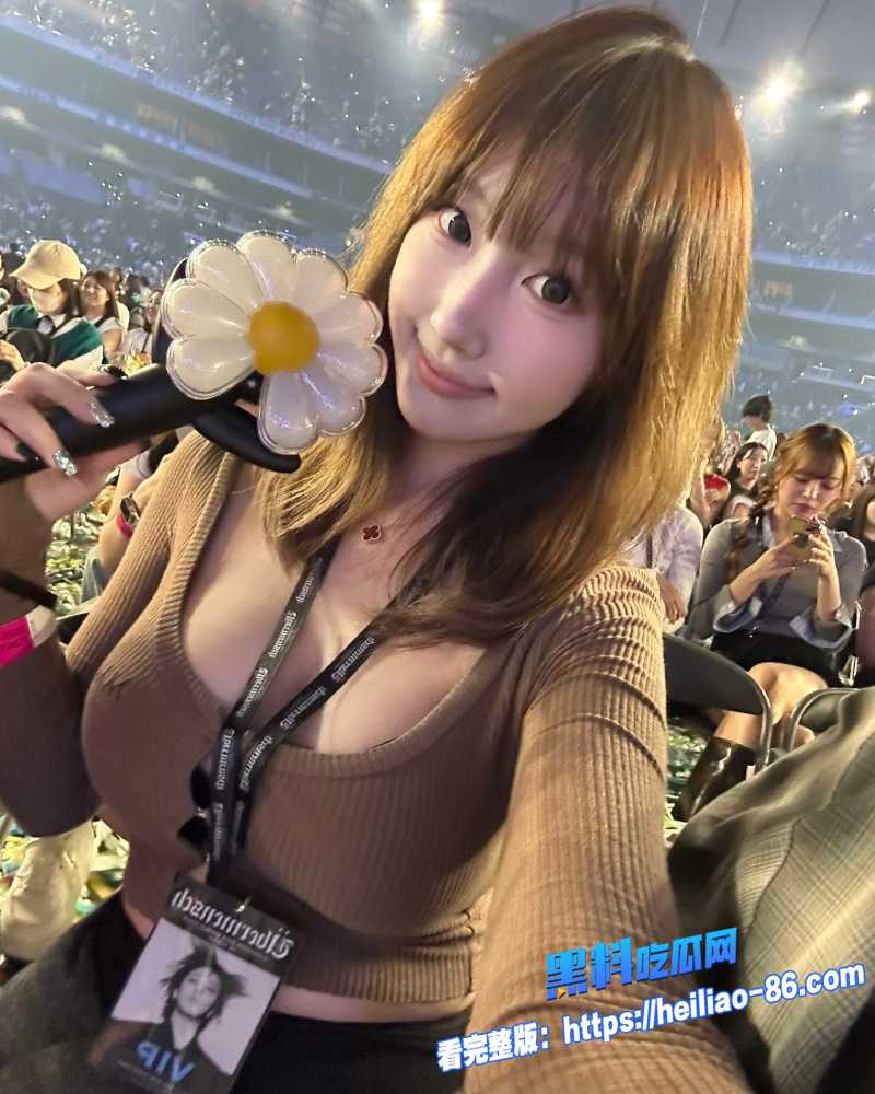 高颜值巨乳留学生张颂嘉慧14