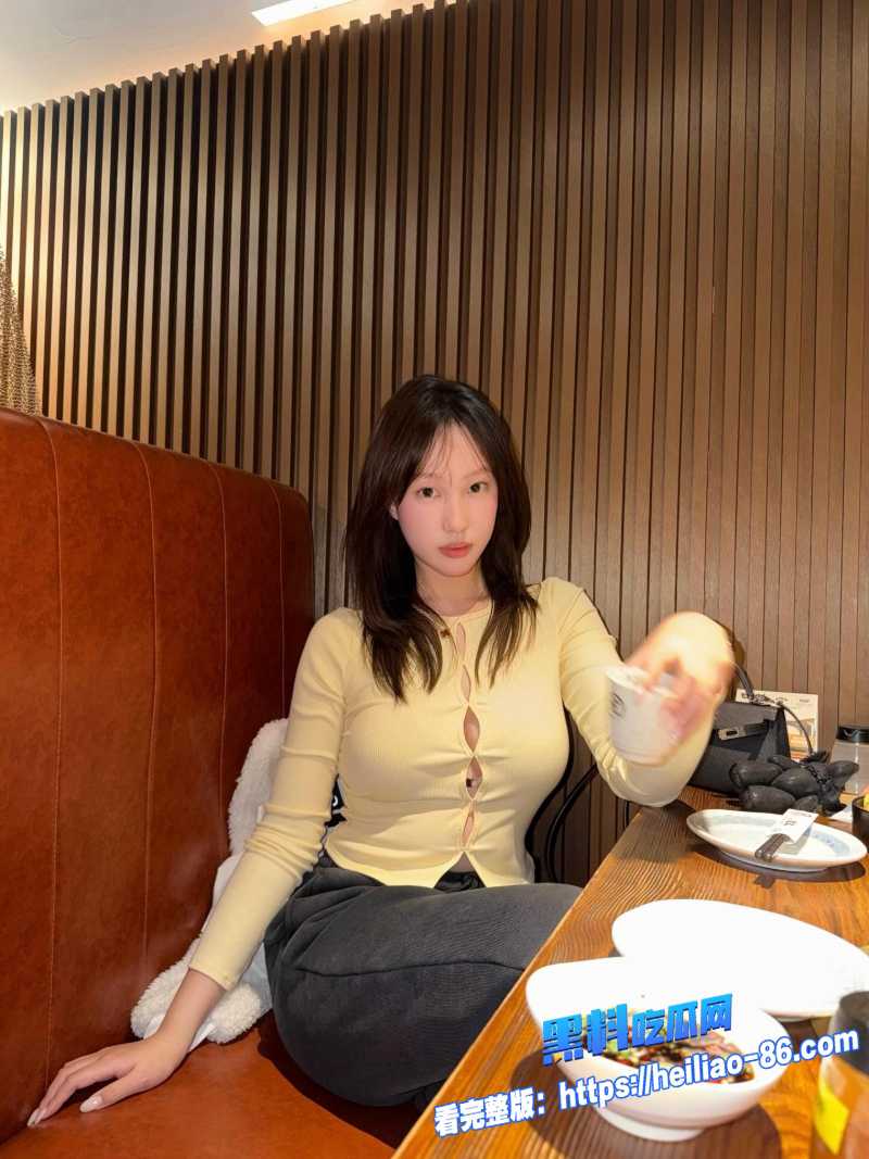 高颜值巨乳留学生张颂嘉慧15