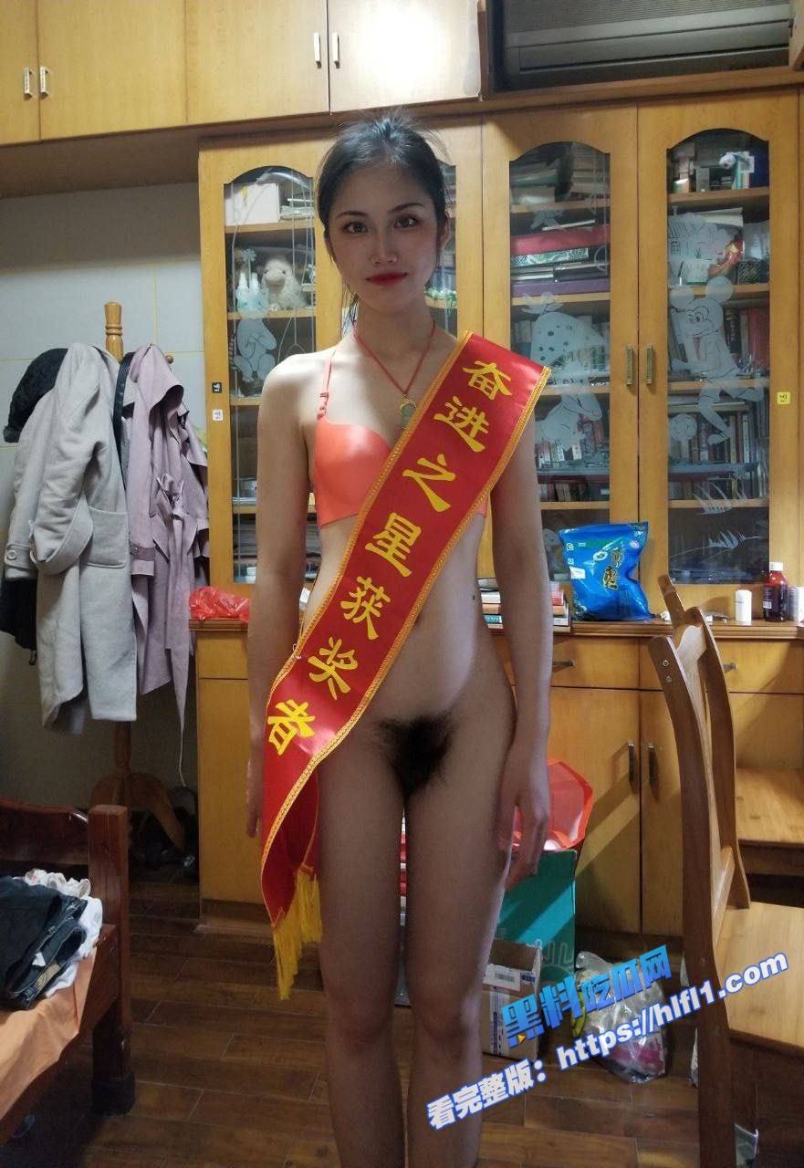 四川自贡大四女学生 蒋雯雯 人前是女神学霸 人后是主人的淫贱骚母狗！2