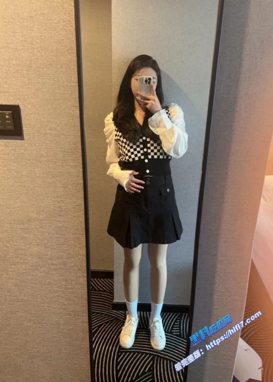 高颜值极品微胖坦克身材反差小母狗，分手后裸照被男友投稿曝光5