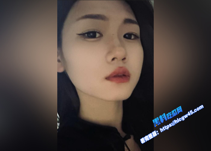 极品反差女大学生  自拍不雅视频到处传播 掰开骚穴揉搓阴蒂 真想操死她3