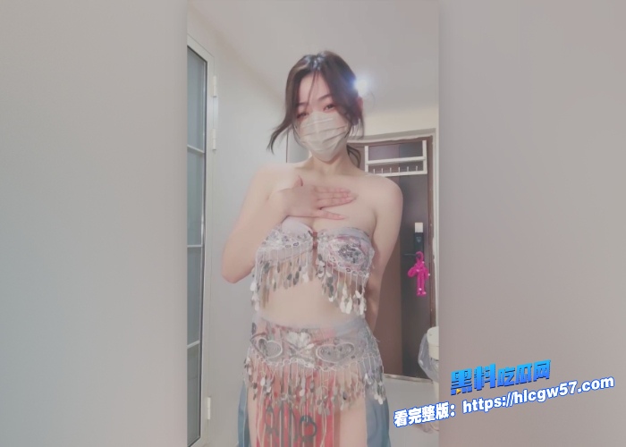 银竹跳舞招聘选手清野绝对的裸舞女王跳舞的时候奶子都是随着节奏跳动的 图1