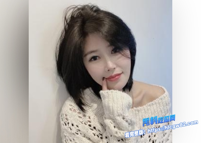 抖音短发气质小网红燕燕同学榜一大哥定制视频曝光脸穴同款抠逼自慰骚没边了雪白娇躯全裸看湿了 图3