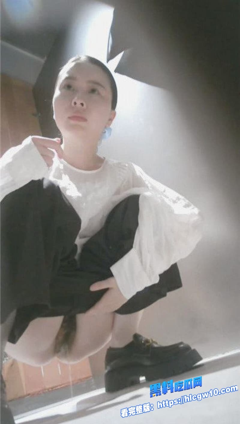 KTV女厕最新偷拍炸裂多位醉美鲍鱼全景曝光一一扒开给你看尺度大到不敢信2
