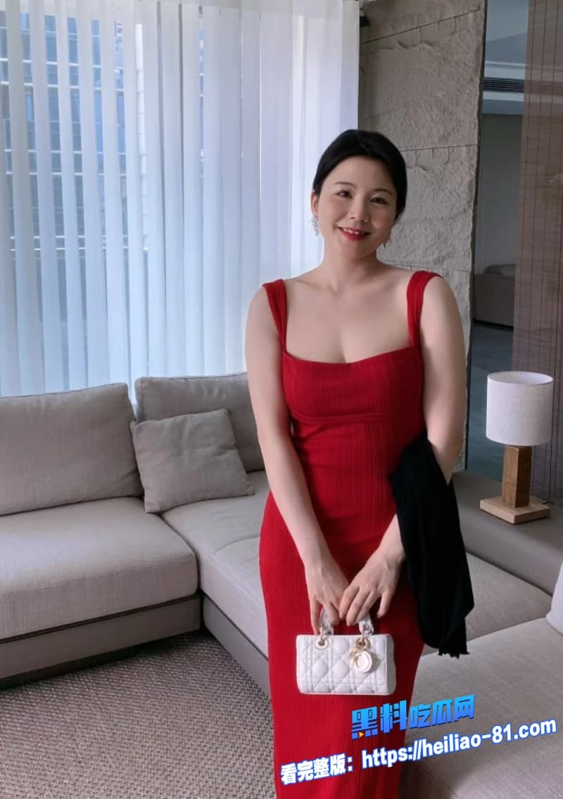 真实母子乱伦儿子趁后妈睡着直接无套猛干她惊醒后也不反抗反而求操整个过程太刺激了1