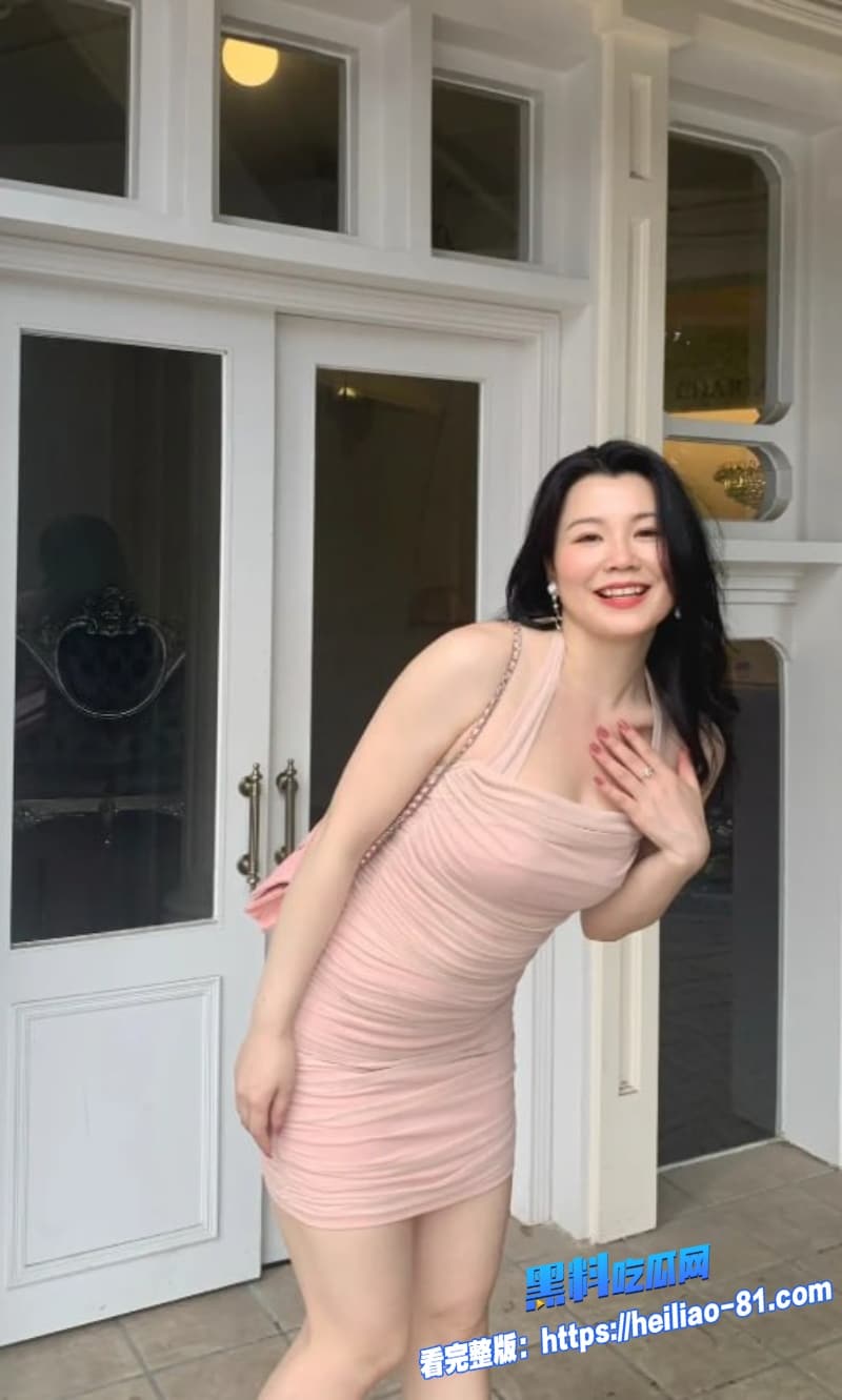真实母子乱伦儿子趁后妈睡着直接无套猛干她惊醒后也不反抗反而求操整个过程太刺激了4