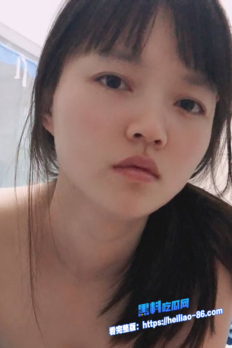 00后大学生 张美花 跪地口交被扇脸掰逼无套猛操 这反差丫头太会玩了！9