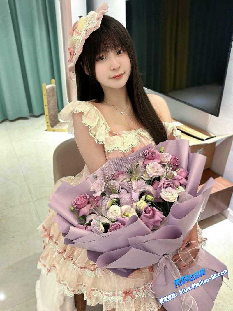 推特极品美女福利姬洛宝白色兔女郎高级定制福利金主床上猛操内射8