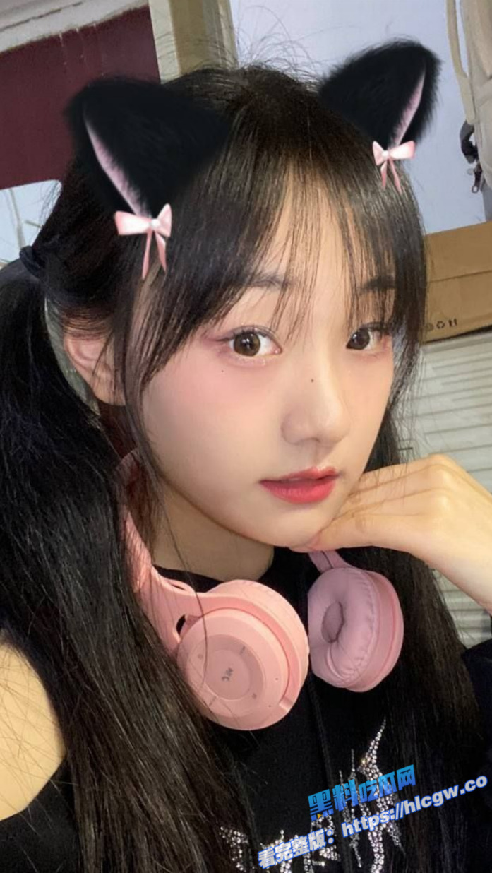 超清纯可爱萌妹子 目前已被包养 女主有点害羞 再看看脱光光之后的样子！图1