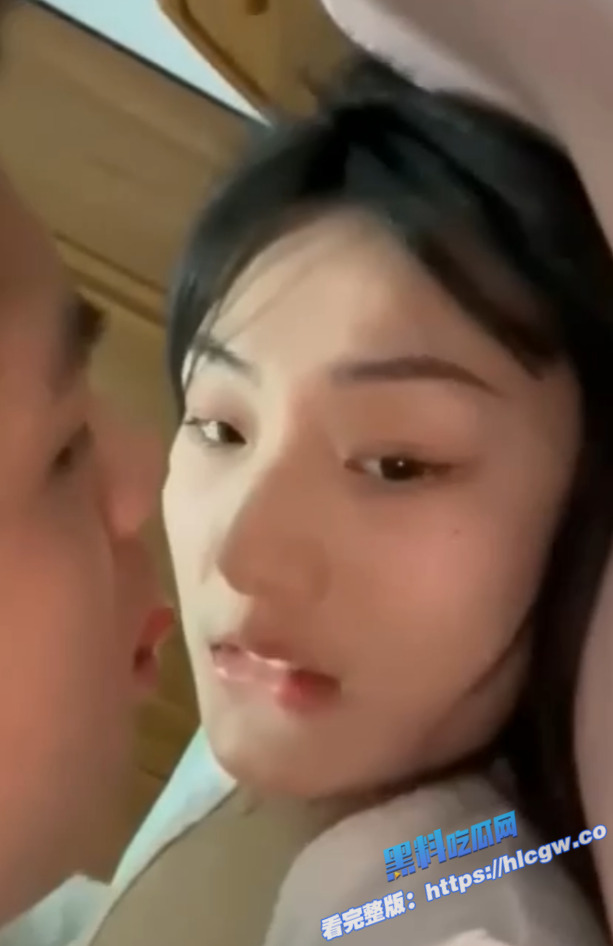 超清纯可爱萌妹子 目前已被包养 女主有点害羞 再看看脱光光之后的样子！图4