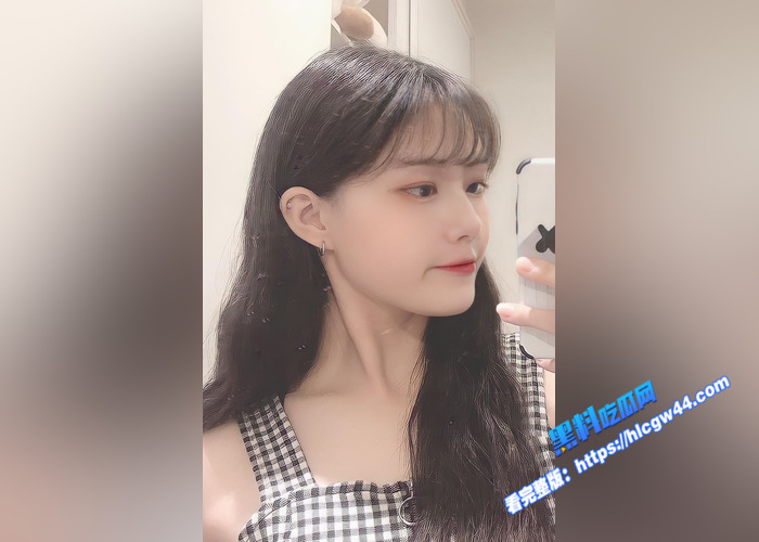 台湾高颜值反差美女 深夜寂寞难耐 独自在家自拍自慰视频 高潮不断骚气十足4