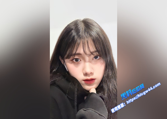 台湾高颜值反差美女 深夜寂寞难耐 独自在家自拍自慰视频 高潮不断骚气十足5