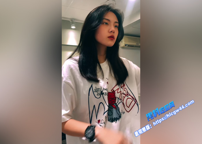 台湾高颜值反差美女 深夜寂寞难耐 独自在家自拍自慰视频 高潮不断骚气十足7