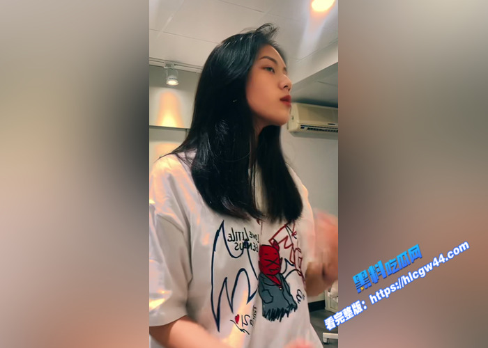 台湾高颜值反差美女 深夜寂寞难耐 独自在家自拍自慰视频 高潮不断骚气十足8