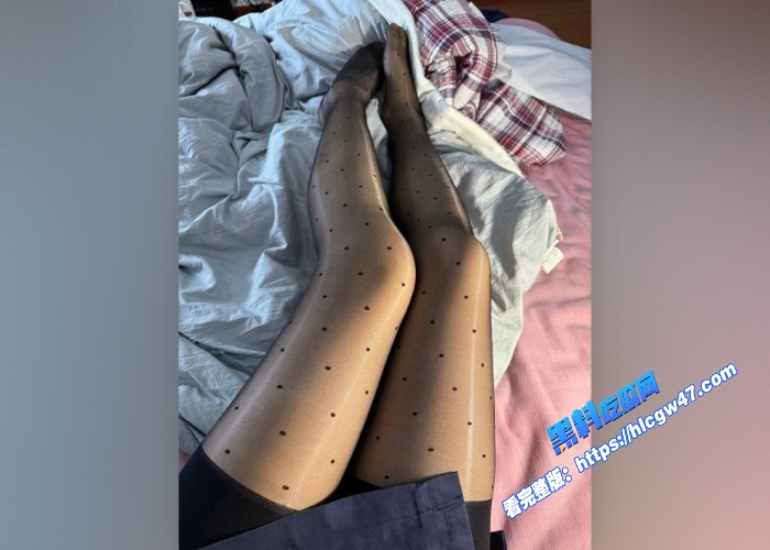 黑丝淫妻母狗被单男大鸡巴爆操绿帽老公看着自己的骚妻被操的这么舒服自己也得到了满足 图10WH700x500px 黑丝淫妻母狗被单男大鸡巴爆操绿帽老公看着自己的骚妻被操的这么舒服自己也得到了满足 图10WH700x500px