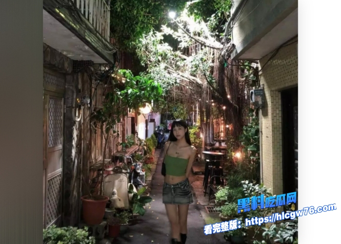 脸书高颜值小网红宝贝哈莉户外露出和性爱视频视频曝光完美身材展现极致曲线喜欢被精液糊脸4