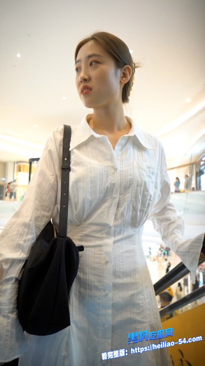 偷拍大神商场尾随高颜值美少女疯狂偷拍抄底小内内裙底的毛毛清晰可见10 偷拍大神商场尾随高颜值美少女疯狂偷拍抄底小内内裙底的毛毛清晰可见10