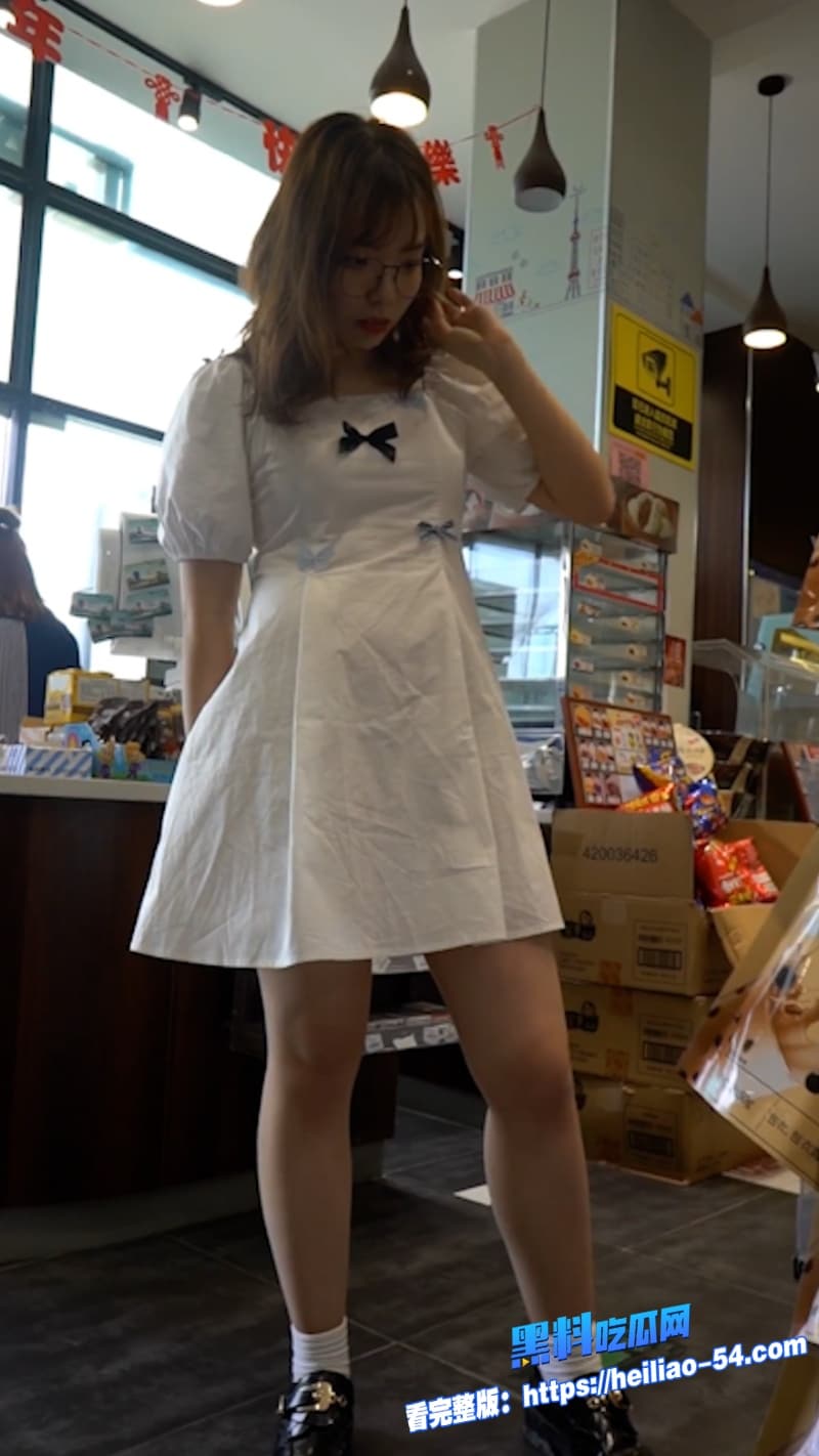 偷拍大神商场尾随高颜值美少女疯狂偷拍抄底小内内裙底的毛毛清晰可见12 偷拍大神商场尾随高颜值美少女疯狂偷拍抄底小内内裙底的毛毛清晰可见12