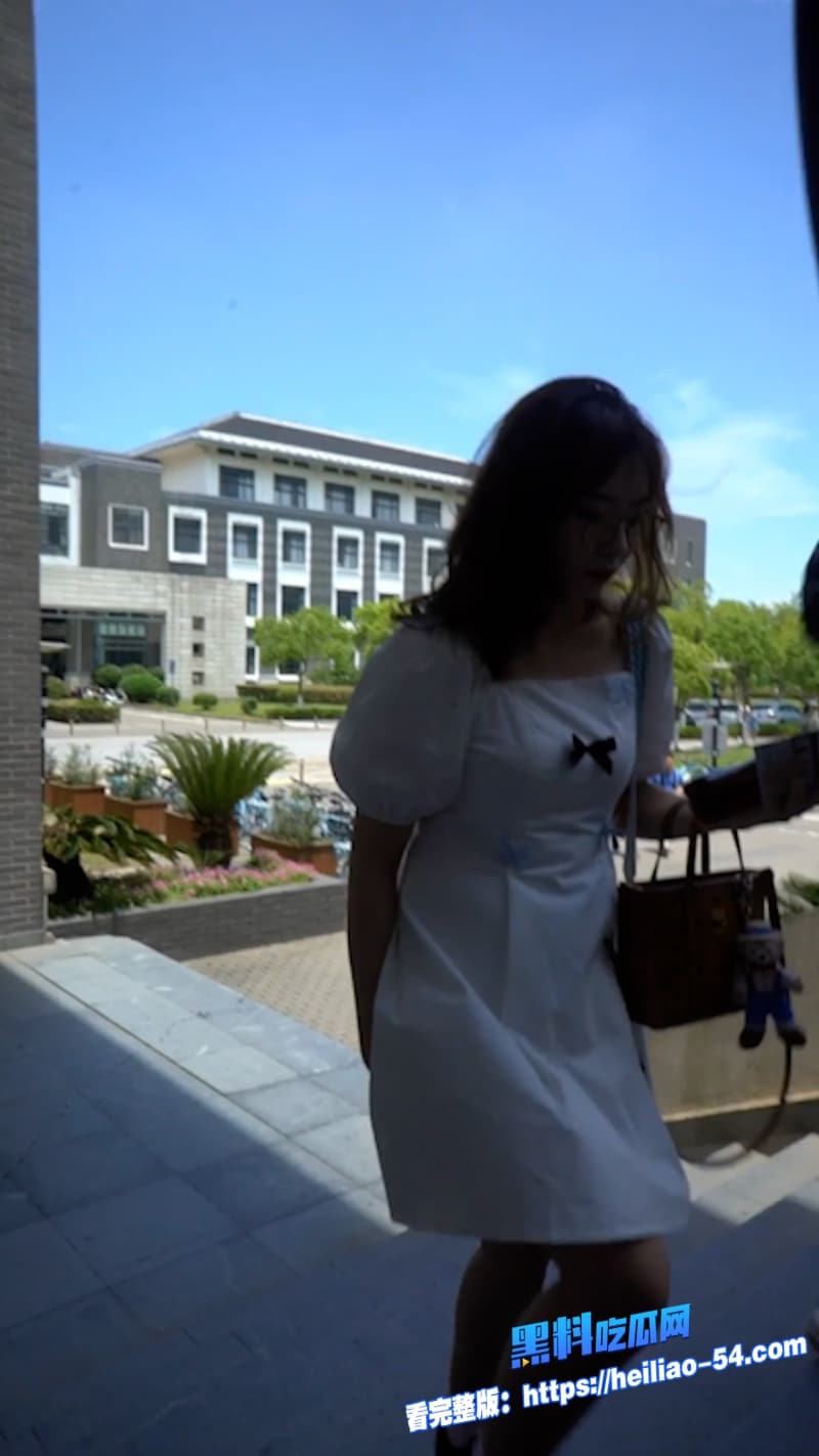偷拍大神商场尾随高颜值美少女疯狂偷拍抄底小内内裙底的毛毛清晰可见14 偷拍大神商场尾随高颜值美少女疯狂偷拍抄底小内内裙底的毛毛清晰可见14