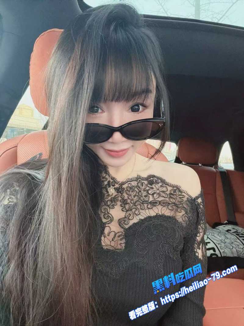 抖音微胖网红 奶姐 黑丝跪舔金主粗鸡 乖巧外表下骚浪本性全暴露 太反差了你敢看吗图3