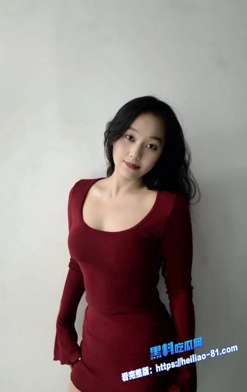 长卷发熟女性爱视频流出 骚货跪着狂吸鸡巴奶子乱颤 沙发后入椅子上女上位太会骑了图6