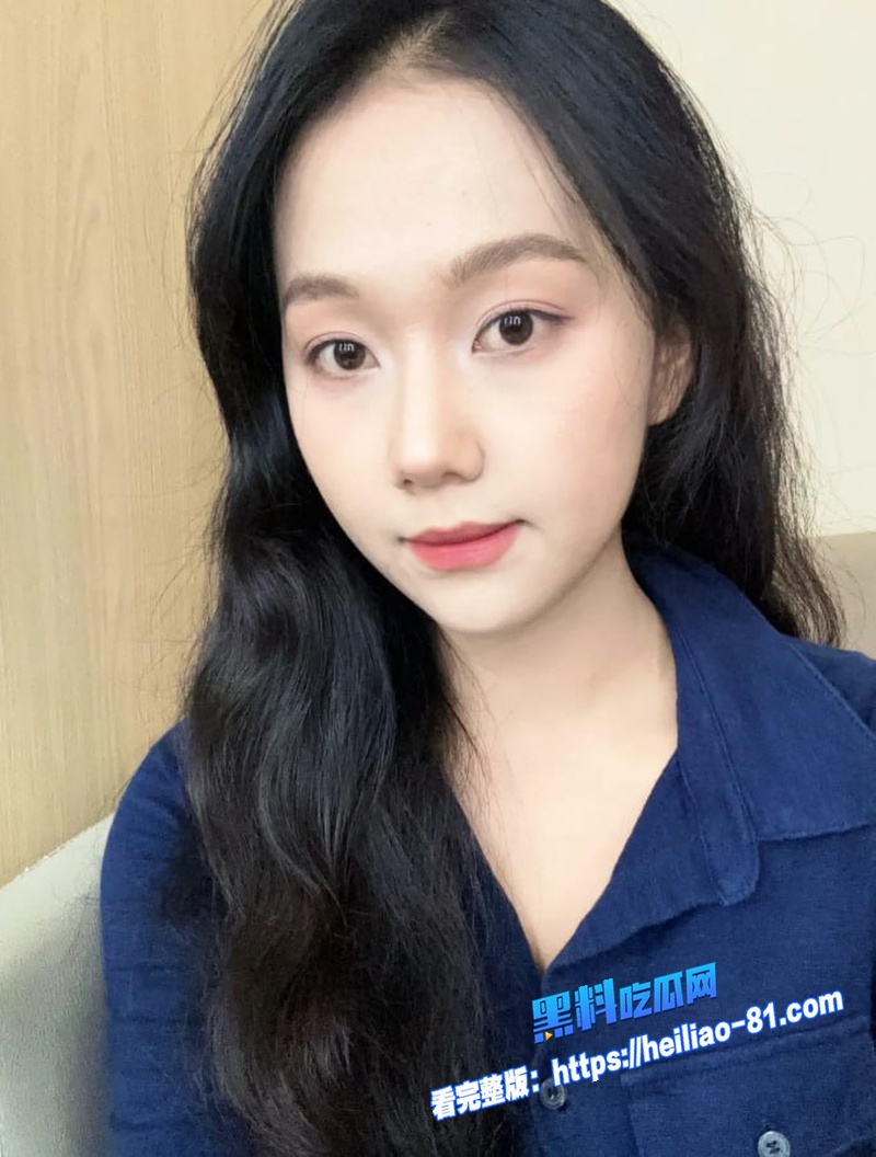 长卷发熟女性爱视频流出 骚货跪着狂吸鸡巴奶子乱颤 沙发后入椅子上女上位太会骑了图5