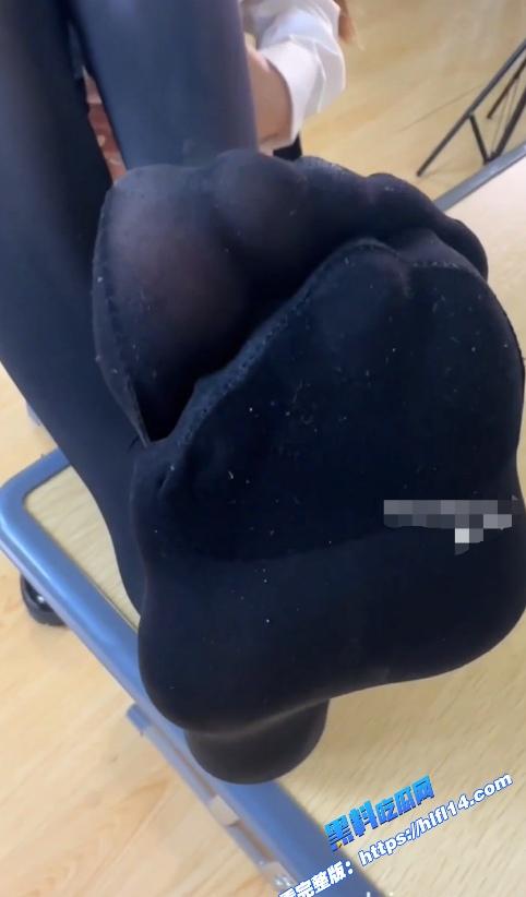 天津反差女大学生  私拍自慰泄密 粉嫩的白虎娇躯 挺拔的双乳 透露着青春的气息！图4