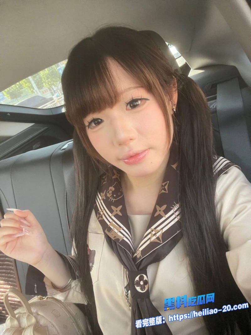 广州中山大学李佳薇纯欲风天花板兔系美人无套后入爆操白虎嫩穴的画面极为淫荡 1