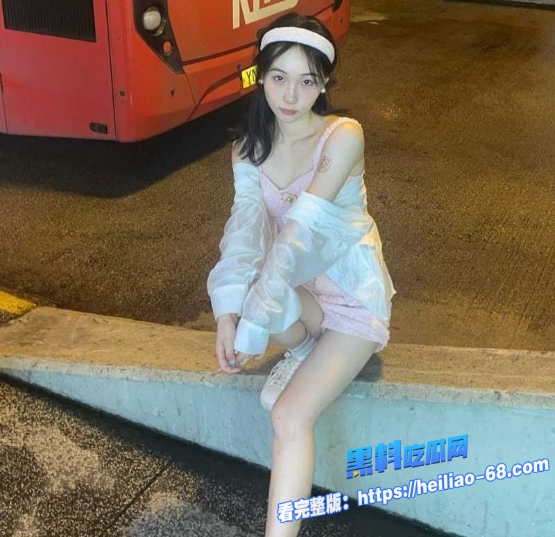 友投稿上海学生妹李金瞒着男友偷约网友开房1