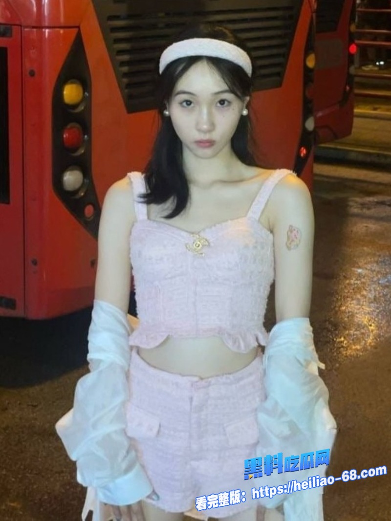 友投稿上海学生妹李金瞒着男友偷约网友开房2