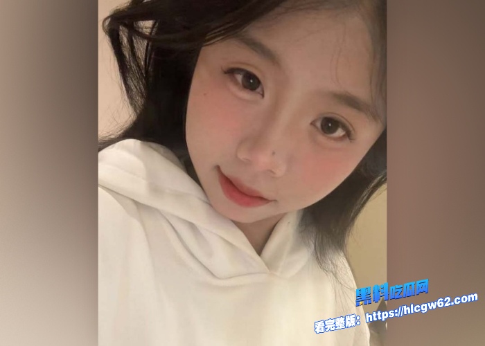 河南省南阳市学生妹胡邱瑜自慰私拍流出巨乳嫩妹私下钟爱裸聊发骚摸奶揉穴祈求网友尽情调教 图1 河南省南阳市学生妹胡邱瑜自慰私拍流出巨乳嫩妹私下钟爱裸聊发骚摸奶揉穴祈求网友尽情调教 图1