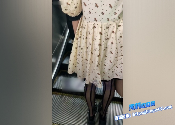 电梯战神无人后继偷拍电梯各种小姐姐裙底合集流出第五弹邪恶手指开启尾随抄底偷窥癖的核弹级福利 图3 电梯战神无人后继偷拍电梯各种小姐姐裙底合集流出第五弹邪恶手指开启尾随抄底偷窥癖的核弹级福利 图3