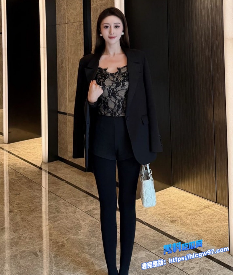 超级性感的黑丝女秘书为了升职加薪居然主动的勾引老板用自己的身体换取2