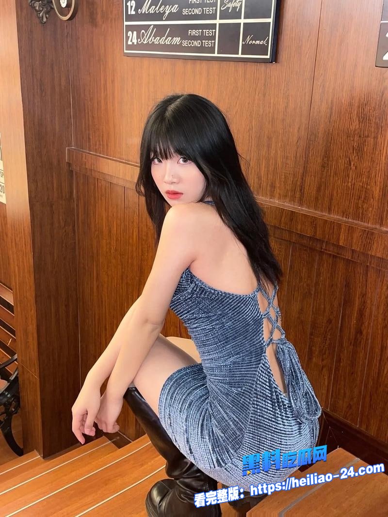 SM重口母狗调教合集最骚母狗被绳索紧缚嘴里塞满自己的内裤3 SM重口母狗调教合集最骚母狗被绳索紧缚嘴里塞满自己的内裤3