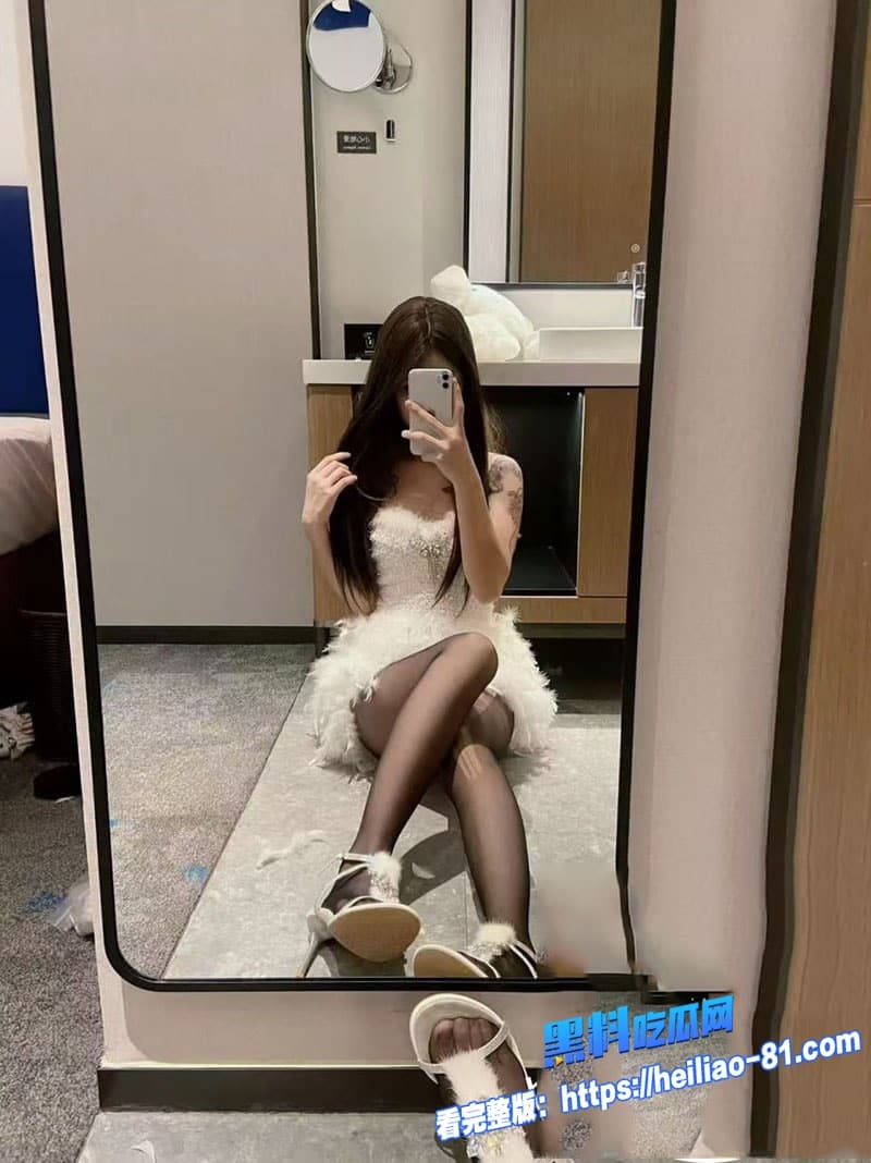 海角兄妹乱伦亲哥哥侧方位猛干亲妹妹白虎嫩穴纯纯的乱伦福利啊1