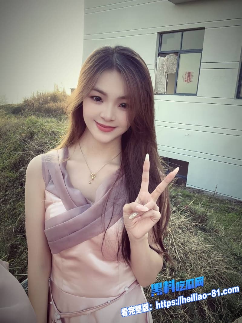 海角兄妹乱伦亲哥哥侧方位猛干亲妹妹白虎嫩穴纯纯的乱伦福利啊3